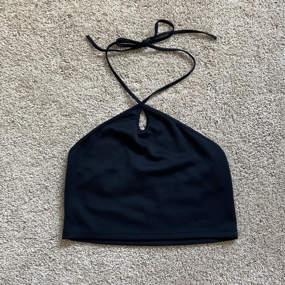 Zara • Black Keyhole Cropped Halter Top